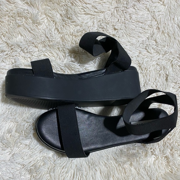 Steve Madden black flatform sandals - Picture 2 of 5